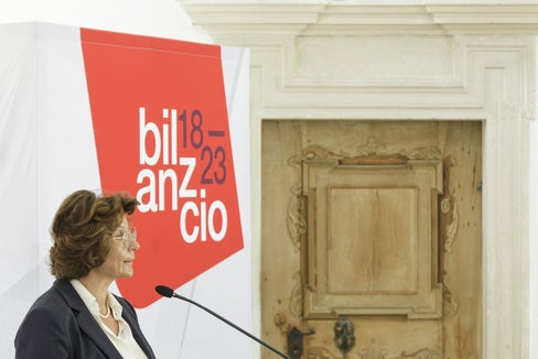 Nel corso della conferenza stampa di fine legislatura, l'assessora Hochgruber Kuenzer ha posto l'accento sul tema della tutela del paesaggio. La nostra qualità di vita dipende, in larga misura, dalla preservazione del paesaggio e della natura. Proteggerli e mantenerli è molto importante. (Foto: ASP/Tiberio Sorvillo)