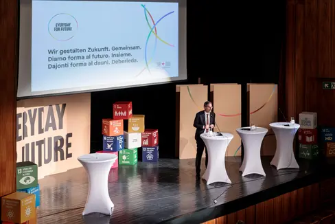 Si conclude a Merano il tour di eventi sulla sostenibilità promosso dalla Provincia. Il 6 aprile serata informativa con il presidente Kompatscher e l'assessore Schuler, workshop il 7 aprile (Foto: ASP/Tiberio Sorvillo)