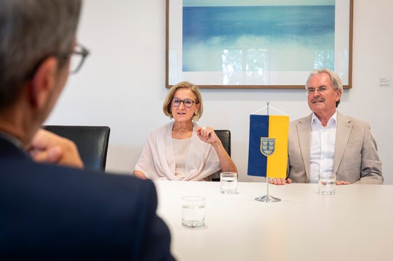 Landeshauptmann Arno Kompatscher (von links), die niederösterreichische Landeshauptfrau Johanna Mikl-Leitner und der Präsident des niederösterreichischen Landtags, Karl Wilfing, unterstrichen im Gespräch die Bedeutung starker Regionen in Europa. (Foto: LPA/Fabio Brucculeri)
