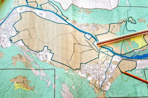 Die Landesregierung hat neue Richtlinien für die Vergaben von Dienstleistungen in den Bereichen Architektur und Ingenieurwesen beschlossen. (Foto: LPA/Peter Daldos)