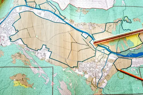 Die Landesregierung hat neue Richtlinien für die Vergaben von Dienstleistungen in den Bereichen Architektur und Ingenieurwesen beschlossen. (Foto: LPA/Peter Daldos)