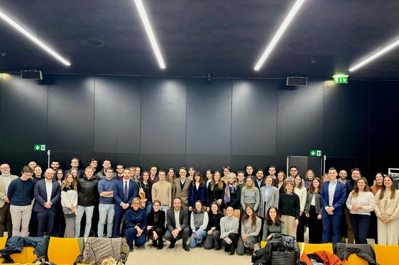 Al primo incontro di rete si sono incontrati i precedenti beneficiari delle borse di studio. Attualmente è possibile richiedere le borse di studio per l'anno 2023/24 fino al 24 aprile 2025.(Foto: Ufficio per il diritto alla studio universitario/Marieke Volgger)