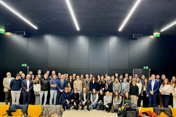 Al primo incontro di rete si sono incontrati i precedenti beneficiari delle borse di studio. Attualmente è possibile richiedere le borse di studio per l'anno 2023/24 fino al 24 aprile 2025.(Foto: Ufficio per il diritto alla studio universitario/Marieke Volgger)