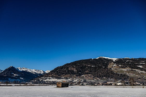 Bild des Monats Dezember 2024: Sterzing und die Berge von Ridnaun, festgehalten von Martin Geier