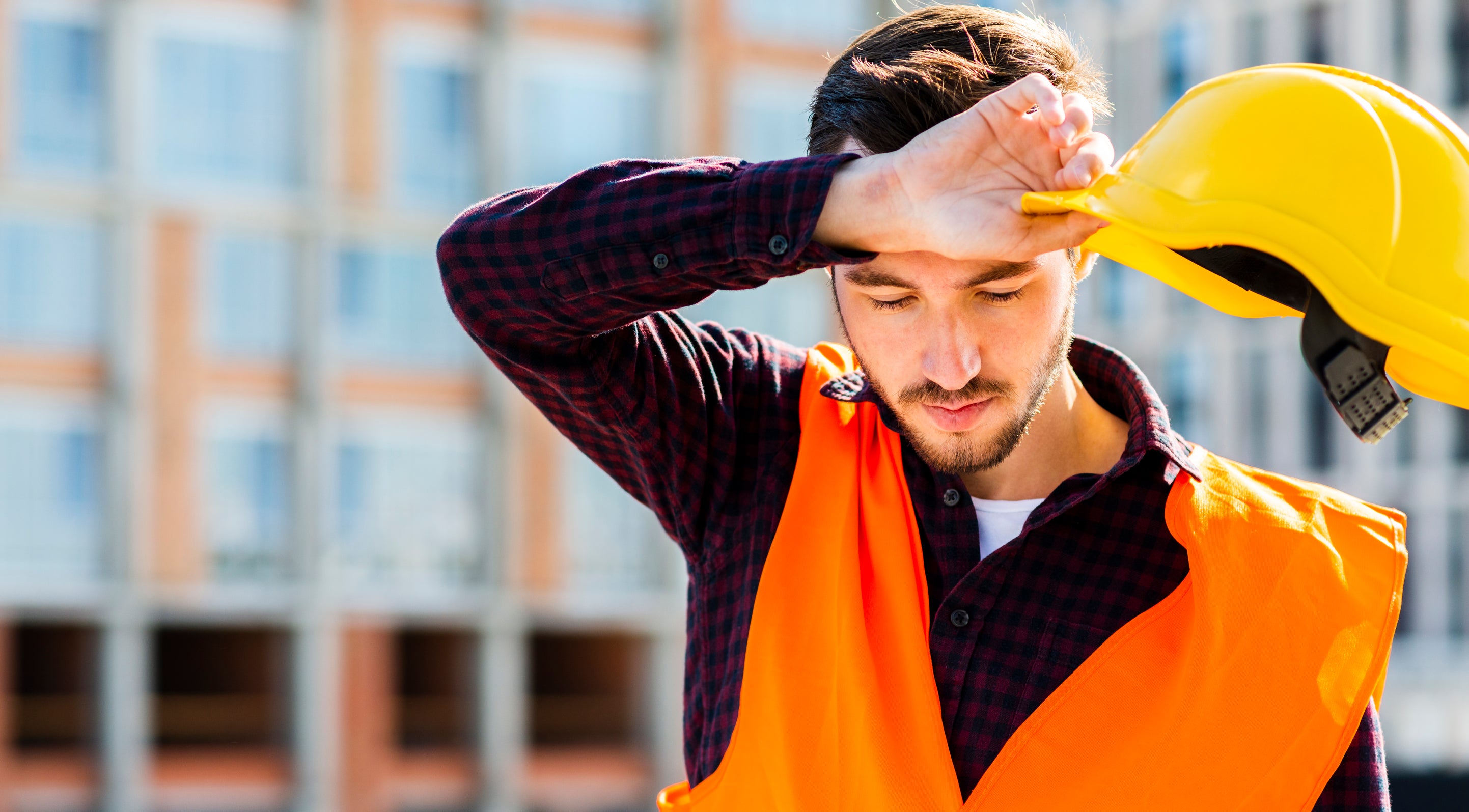 I datori di lavoro sono tenuti a proteggere i propri dipendenti dalla sovraesposizione al calore o al rischio di esposizione ai raggi solari. Le nuove linee guida dell'Ispettorato del Lavoro illustrano come farlo. (Foto: www.freepik.com può essere utilizzata solo per la pubblicazione di questo comunicato stampa)
