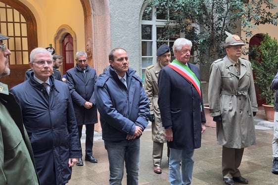 Un altro momento della cerimonia in Municipio, con Vettorato tra Cusumano e Caramaschi (Foto: ASP/Fulvio Pinter)