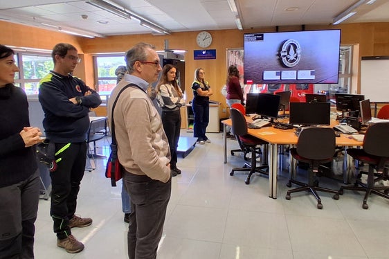 Partecipanti al corso di laurea magistrale “Crisis & Disaster Management: le Funzioni Organizzative in Protezione Civile, Sicurezza e Difesa civile” dell'Università Cattolica del Sacro Cuore di Milano presso il Centro Situazioni provinciale. (Foto: USP/Università Cattolica del Sacro Cuore di Milano)