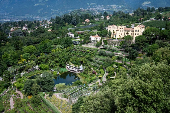 Una bellissima immagine dall'alto dell'orto botanico di Merano, i Giardini di Castel Trauttmansdorff. (Foto: USP/Fabio Brucculeri)