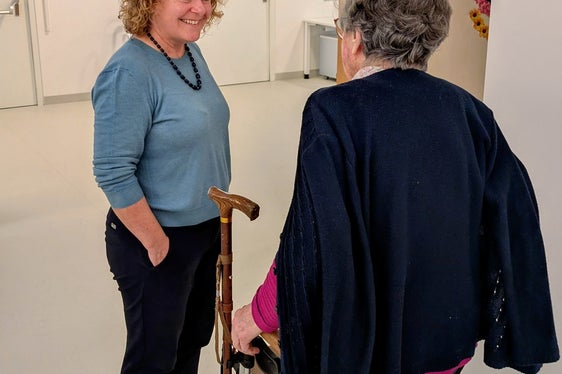 Landesrätin Rosmarie Pamer konnte über den Nachtragshaushalt zusätzliche 3,5 Millionen Euro für Investitionsausgaben der Südtiroler Seniorenwohnheime sichern. Damit stehen insgesamt rund 20 Millionen für diesen Bereich im Jahr 2025 zur Verfügung. (Foto: LPA/Hannes Wisthaler)