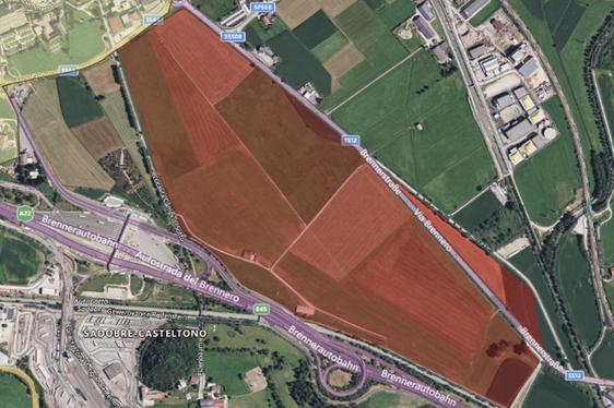 Una foto aerea dell'aerocampo di Vipiteno, areale militare che sta per essere ceduto alla Provincia autonoma di Bolzano. (Foto: ASP)