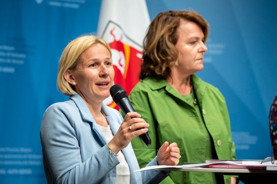 Sexualisierte Gewalt sei eine der massivsten Verletzungen der Würde und der Integrität des Menschen, darum sind Sensibilisierung, Prävention und Schutz eine zentrale gesellschaftliche Aufgabe, sagte Amtsdirektorin Astrid Wiest. (Foto: LPA/Fabio Brucculeri)