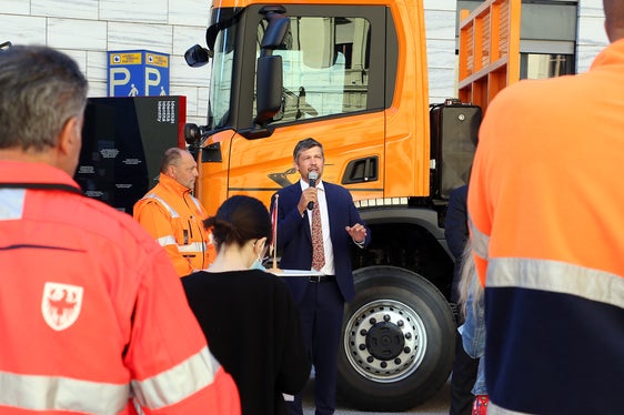 L’assessore Alfreider afferma: “Strade sicure e facilmente percorribili collegano l'Alto Adige e, soprattutto, creano opportunità di sviluppo nei territori” (Foto ASP/Ingo Dejaco)