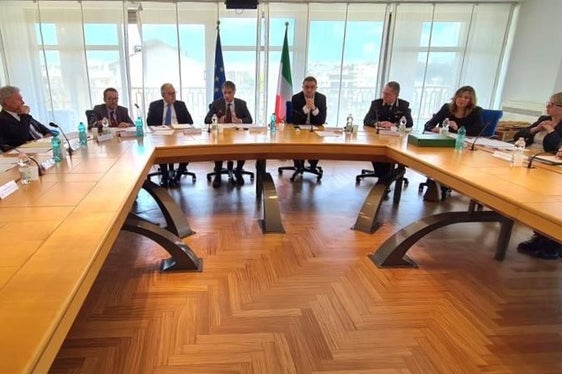 Das Umweltministerium hat zu einem Treffen geladen, an dem Techniker und Experten und die höchsten Vertreter des Instituts für Umweltschutz und -forschung (ISPRA) teilgenommen haben. (Foto: LPA/Davide Cordua)