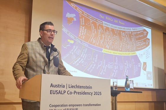 Matthias Fink (segretario generale dell'Euregio Tirolo-Alto Adige-Trentino e responsabile del progetto Fit4Co CBO) ha presentato il processo Fit4Co. (Foto: Euregio)