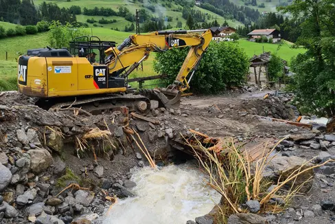 Il Servizio bacini montani ha sistemato il letto del rio Kerschbaumer e ha riaperto l'accesso ai masi: in seguito i danni potranno essere definiti con maggiore precisione (Foto: Ufficio provinciale bacini montani Nord presso l'Agenzia per la protezione civile/Philipp Walder)