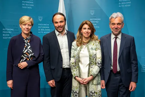 Le linee guida per le nuove misure di promozione dell'imprenditoria femminile sono state presentate oggi (da sinistra) dalla direttrice della Ripartizione economia Manuela Defant, dall'assessore provinciale Philipp Achammer, dall'imprenditrice Marina Rubatscher Crazzolara e dall'assessore provinciale Arnold Schuler (Foto: ASP/Fabio Brucculeri)