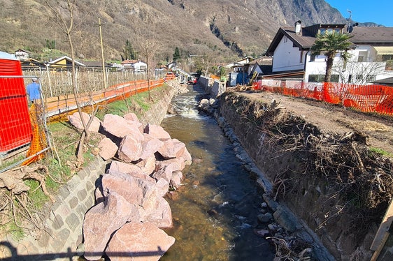 Die Bauarbeiten im Aschlerbach in Gargazon haben im Herbst vergangenen Jahres begonnen. (Foto: LPA/Landesamt für Wildbach- und Lawinenverbauung Süd in der Agentur für Bevölkerungsschutz)