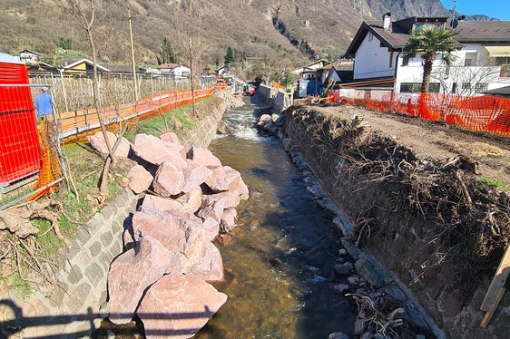 Die Bauarbeiten im Aschlerbach in Gargazon haben im Herbst vergangenen Jahres begonnen. (Foto: LPA/Landesamt für Wildbach- und Lawinenverbauung Süd in der Agentur für Bevölkerungsschutz)