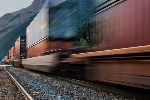 Le Regioni e le Province del Nord-Est italiano vogliono creare un tavolo tecnico di coordinamento per favorire il trasferimento del traffico merci su rotaia (Foto: Pexels)