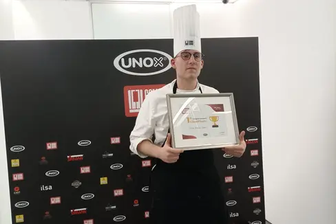 Samuel Gerardo Triano, allievo della classe quarta della Scuola professionale alberghiera “C. Ritz” di Merano, ha vinto una delle finali dell’edizione 2024 della Combiguru challenge (Foto: ASP/Scuola alberghiera Ritz)