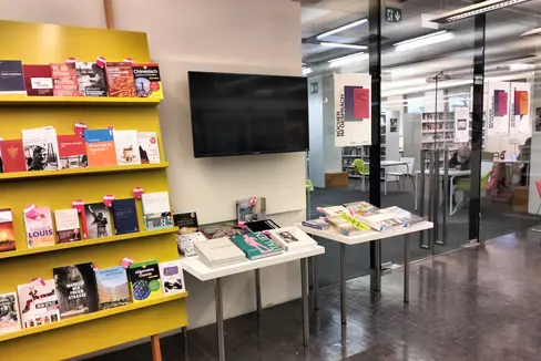 Noch seht es in der Teßmann nicht danach aus: Am Donnerstag, 4. Dezember, lädt die Landesbibliothek zu einem literarischen Weihnachtsmenü mit Christmas-Partystimmung. (Foto: LPA/Maja Clara)