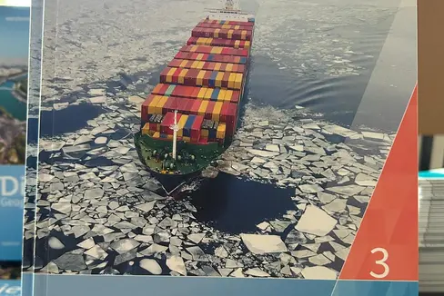 Der dritte Band der Reihe Diercke Geographie für Südtiroler Mittelschulen ist da: Vorgestellt wurde er im Rahmen einer Fortbildungsveranstaltung der Pädagogischen Abteilung der Deutschen Bildungsdirektion am 9. Oktober. (Foto: LPA)