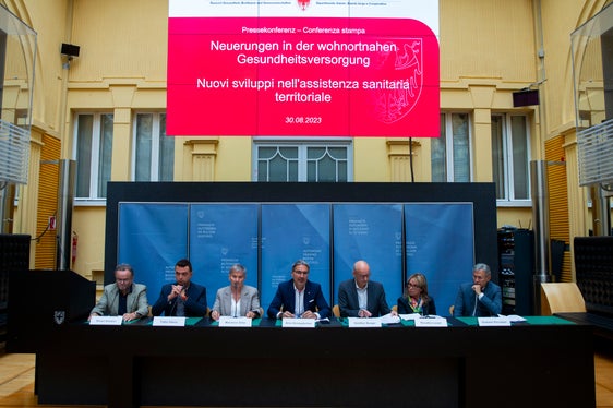 Die heute vorgestellten Maßnahmen sollen die Allgemeinmedizin und die Basispädiatrie stärken und die integrierte Hausbetreuung ausbauen. (Foto: LPA/Fabio Brucculeri)
