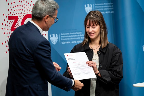 Sophie Polig ha ricevuto il terzo premio e nel suo lavoro descrive l'importante ruolo che hanno in Alto Adige operatori e operatrici sociali per la parità di genere. (Foto: USP/Fabio Brucculeri)