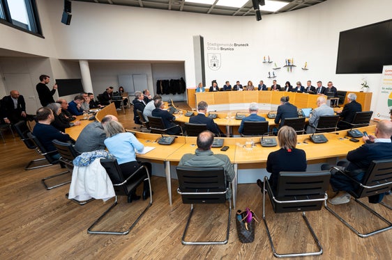 Seduta straordinaria della Giunta provinciale il 31 marzo nel municipio di Brunico. (Foto: USP/Fabio Brucculeri)