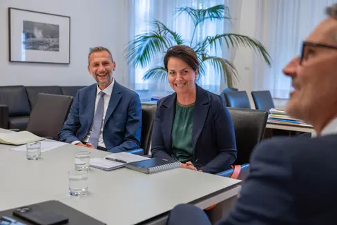 Messe-Direktor Thomas Mur (von links) und -Präsidentin Greti Ladurner tauschten sich mit Landeshauptmann Arno Kompatscher über die Zukunft der Messe Bozen aus. (Foto: LPA/Greta Stuefer)