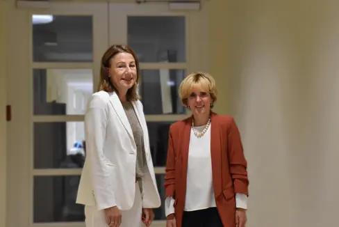 Le due assessore provinciale responsabili dei settori di assistenza e cura, Annette Leja (Tirolo) e Waltraud Deeg (Alto Adige), vogliono intensificare ulteriormente la cooperazione transfrontaliera. (Foto:ASP/Tirolo/Knabl)