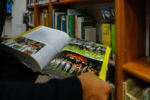 Neue Auszeichnung: Die Verleihung des Merit Ladin wird eingeführt, um außerordentliche Verdienste um die wissenschaftliche Erforschung, die Vermittlung und das künstlerische Schaffen im Bereich der ladinischen Sprache und Kultur zu würdigen. (Foto: LPA/Oskar Verant)