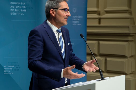 Il presidente della Provincia, Arno Kompatscher, durante la conferenza stampa odierna (Foto: ASP/Fabio Brucculeri)