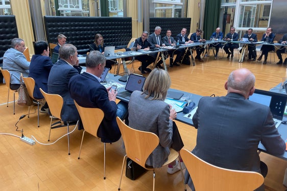 Abbiamo bisogno di un cambiamento culturale per gestire la digitalizzazione e il cambio generazionale nella pubblica amministrazione. L'attenzione deve essere focalizzata sull'orientamento all'utente e al cliente”, ha sottolineato il presidente della Provincia, Arno Kompatscher (Foto: USP/GNews)