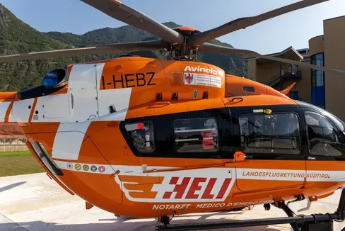 Il nuovo elicottero di soccorso (Airbus H145) è ora in servizio a Bolzano e dintorni. (Foto: HELI – Elisoccorso Alto Adige)