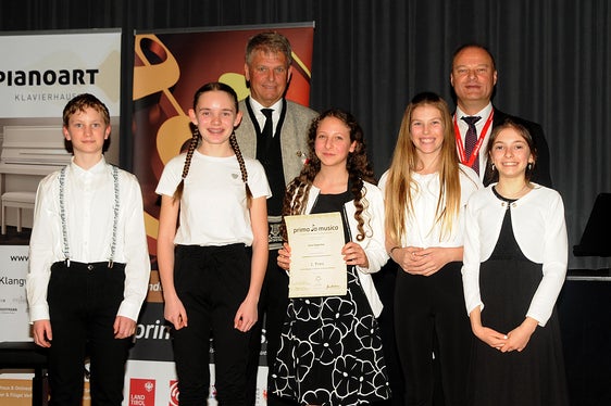 Das Ensemble Take Five unter der Leitung von Elisabeth Mutschlechner besteht aus Schülerinnen und Schülern der Musikschuldirektionen Oberes Pustertal, Taufers/Ahrntal, Klausen/Seis sowie Lana/Ulten/Nonsberg und ist in der Wertungskategorie Kammermusik für Holzblasinstrumente angetreten. Die jungen Teilnehmenden (Andreas Trocker, Lena Eppacher, Silvia Hofer, Mara Kaufmann und Joana Matea Vasileva Nikolay) werden auch im Mai in Brixen beim Bundeswettbewerb zu hören sein. (Foto: Tiroler Musikschulwerk/Melanie Eberl)