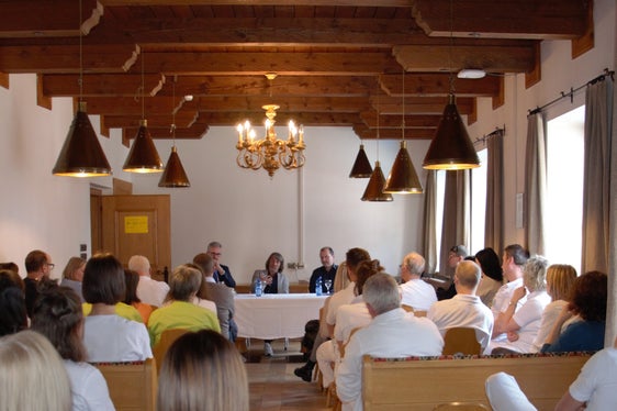Grundversorgungskrankenhäuser als Mehrwert: beim heutigen Gespräch am Krankenhaus Innichen. (Foto: LPA/Karin Leiter)