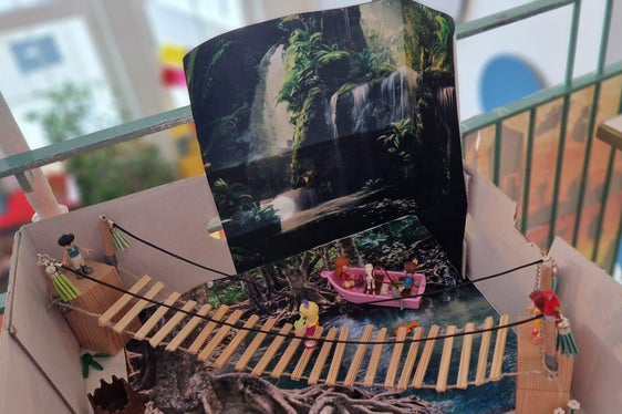 Costruire ponti: progetto di promozione della tecnologia e non solo, sostenuto dall'Area pedagogica della Direzione provinciale Scuole ladine; l'immagine mostra il lavoro degli alunni della scuola primaria di Selva (Foto: USP/Area pedagogica della Direzione provinciale Scuole ladine)