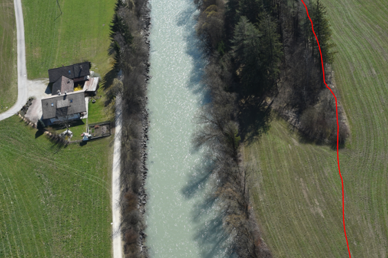 Come apparirà in futuro il fiume Rienza una volta terminati i lavori di allargamento dell'alveo nei pressi di Chienes? Questa à una simulazione riprodotta fedelmente dal direttore dei lavori Michael Baumgartner. (Foto: ASP/Ufficio sistemazione bacini montani est/Michael Baumgartner)