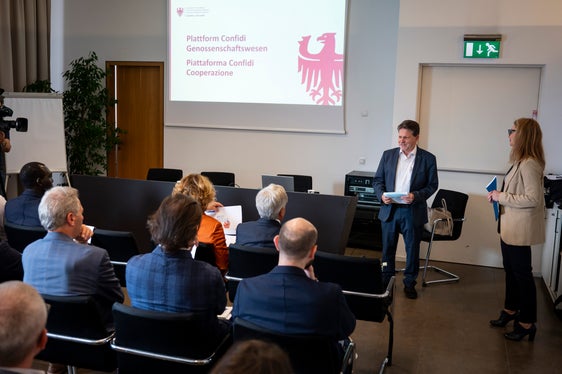 Christian Gartner, Präsident von Confidi Südtirol, nannte das Projekt eine gelungene Systemmaßnahme. (Foto: LPA/Fabio Brucculeri)
