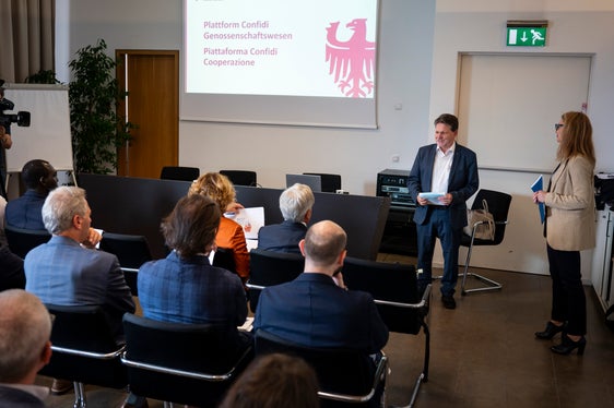 Christian Gartner, Präsident von Confidi Südtirol, nannte das Projekt eine gelungene Systemmaßnahme. (Foto: LPA/Fabio Brucculeri)