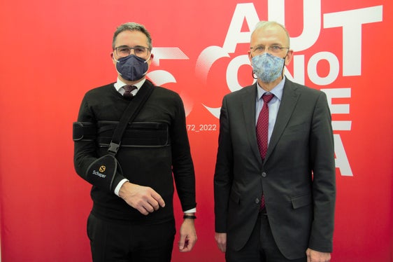 Il presidente della Provincia, Arno Kompatscher (s.) con il presidente dell'Associazione Elsler (Foto: LPA/Guido Steinegger)