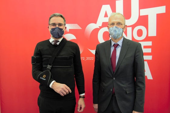 Il presidente della Provincia, Arno Kompatscher (s.) con il presidente dell'Associazione Elsler (Foto: LPA/Guido Steinegger)