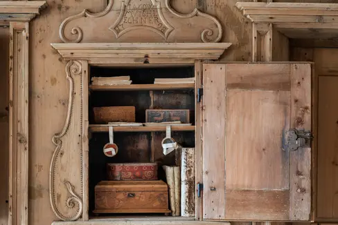 Die Archive der bäuerlichen Anwesen stehen im Mittelpunkt der aktuellen Publikation des Südtiroler Landesarchivs, die am 8. April im Volkskundemuseum Dietenheim vorgestellt wird. (Foto: Südtiroler Landesarchiv/Gerd Eder)