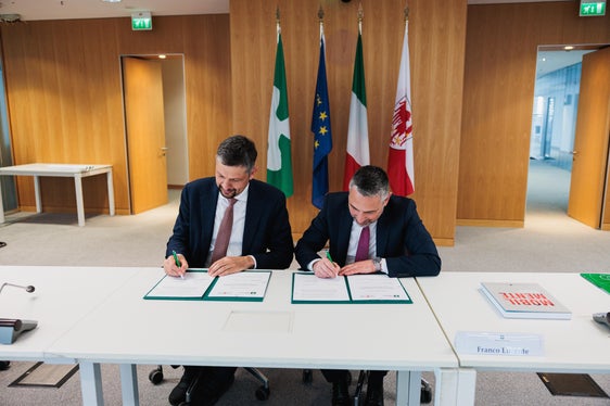 La collaborazione strategica nel settore della mobilità sostenibile tra Alto Adige e Lombardia è tesa in particolare alla creazione di un collegamento ferroviario diretto tra Bolzano e Milano. (Foto: Ivan Brentegani)