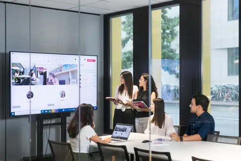 Die Landesverwaltung setzt verstärkt auf moderne und innovative Auswahlverfahren, um qualifiziertes Personal zu gewinnen und auch künftig verlässliche, effiziente und bürgernahe Dienstleistungen zu sichern. (Foto: LPA/Tiberio Sorvillo)