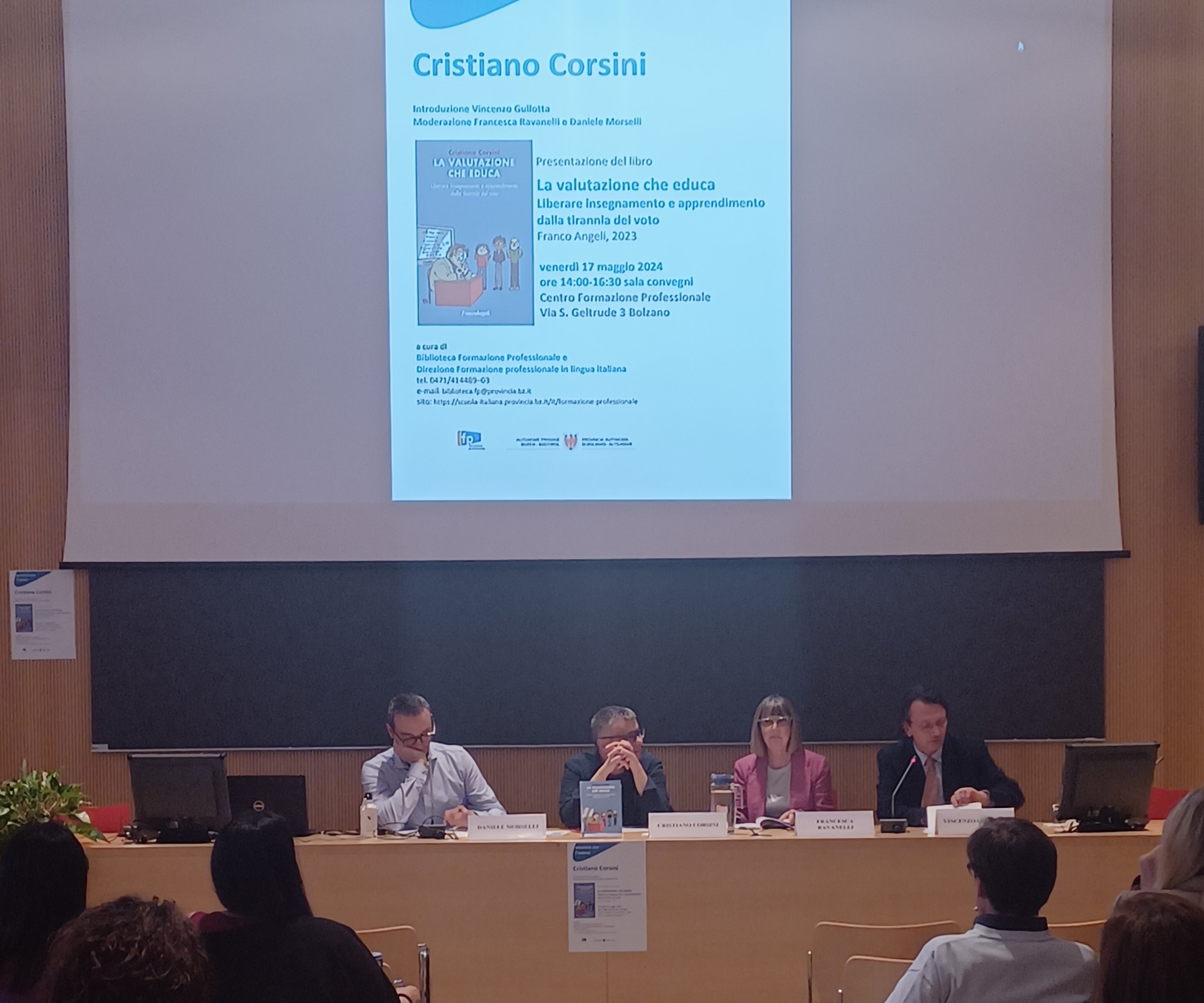 L'intervento del professor Cristiano Corsini al Centro di Formazione professionale di via Santa Geltrude. (Foto: ASP/Formazione professionale in lingua italiana)