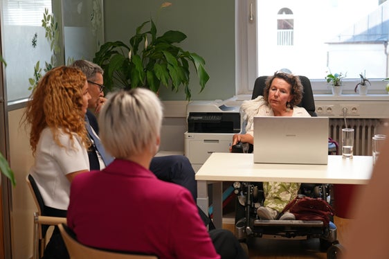 L'associazione Peer Beratung Persönliches Budget Tirol fornisce consulenza alle persone interessate e assistenza nell'organizzazione e nell'elaborazione del budget personale. (Foto: Land Tirol/Mara Dorfmann)