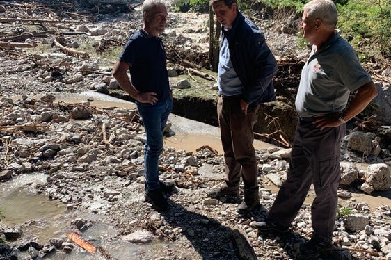 Un'altra immagine del sopralluogo dell'assessore provinciale Arnold Schuler a Valdaora (Foto: ASP/Agenzia per la Protezione civile)