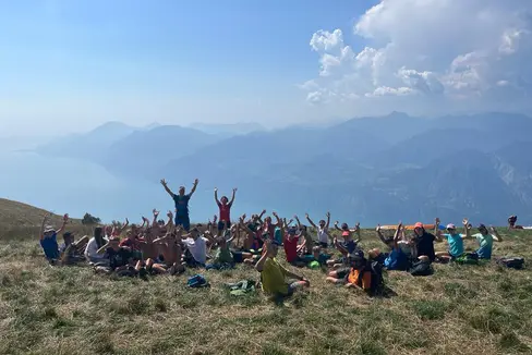 Domenica la conclusione dell'esperienza per 60 adolescenti dei tre territori che hanno trascorso la consueta settimana estiva in Trentino dell'Euregio Summer Camp (Foto: Euregio)